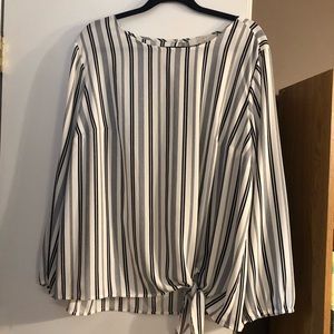 LOFT black and white blouse EUC